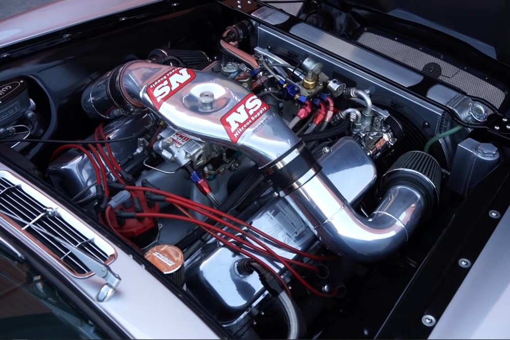 Hệ thống động cơ của chiếc XJ6 Series 1 1970 độ